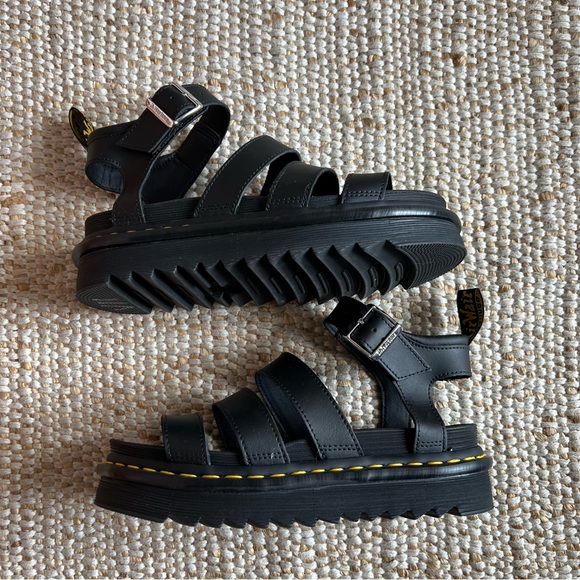NWOT Dr. Martens Blaire Hydro Leather Strap Sandal - 7 - Picture 4 of 11